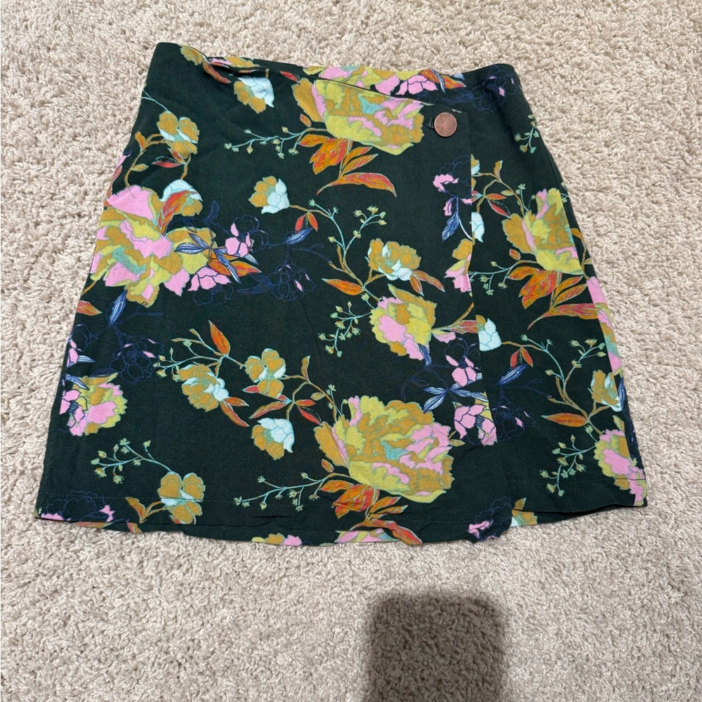 Urban Outfitters Floral Mini Skirt - Black & Yellow wrap skirt. Size small